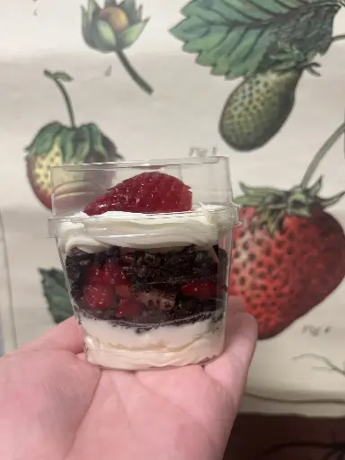 Oreo Strawberry Cheescake Shooters